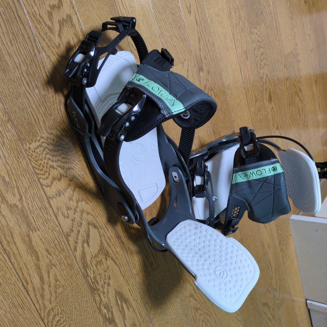 FLOW スノーボードビンディング ブラック/ホワイト