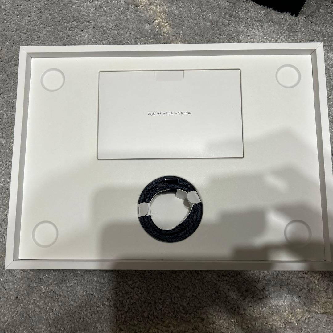 Macbook air M2 13.6インチ