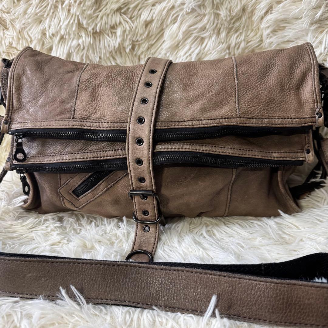 ZER 本革レザー　ショルダーバッグ 三層式