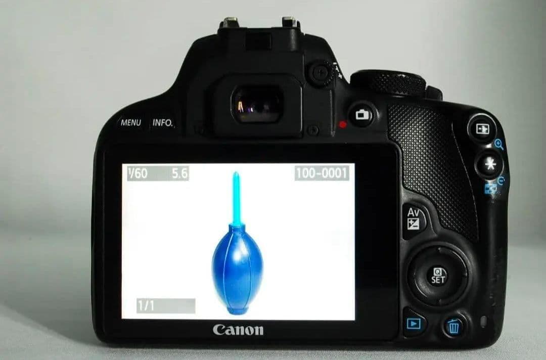 ♥超軽量・簡単操作♥キャノン Kiss X7一眼レフカメラ☆バッグ付き！