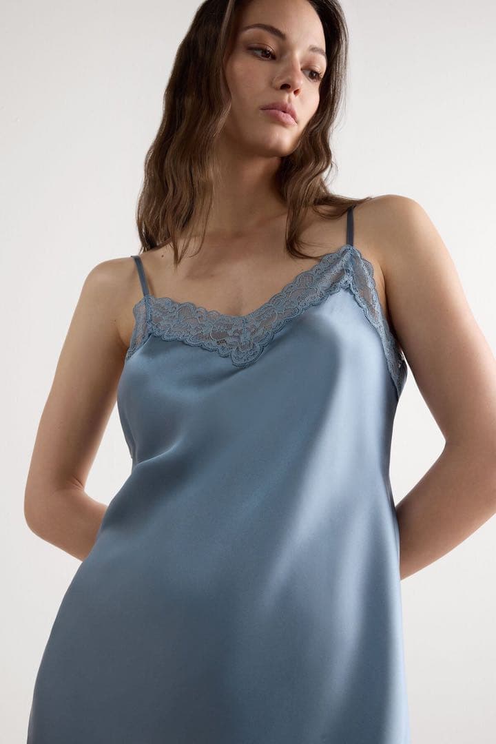 新品 intimissimi レース付き シルク スリップ アッシュブルー