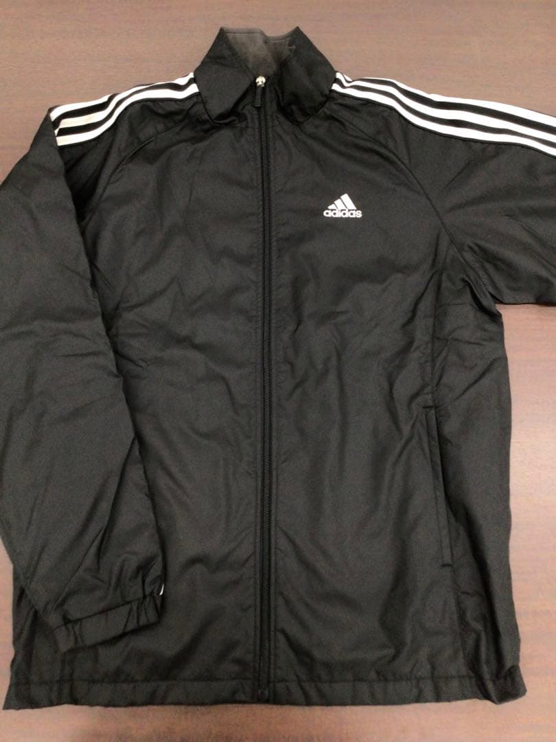 アディダス　adidas　ウインドブレーカー　Mサイズ　防寒着　長袖　ブラック