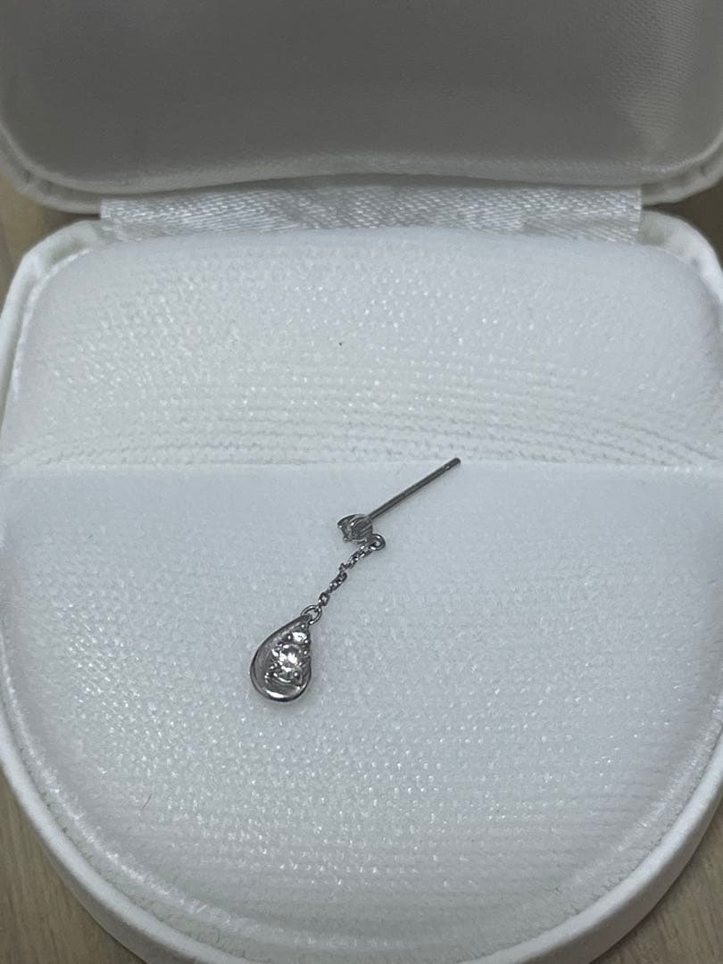 【ヒロさん専用】プラチナ×ダイヤモンド　ドロップ型ピアス(片耳用)