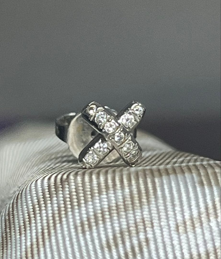 TIFFANYティファニー クロスステッチ ダイヤ ピアス Pt950片耳用