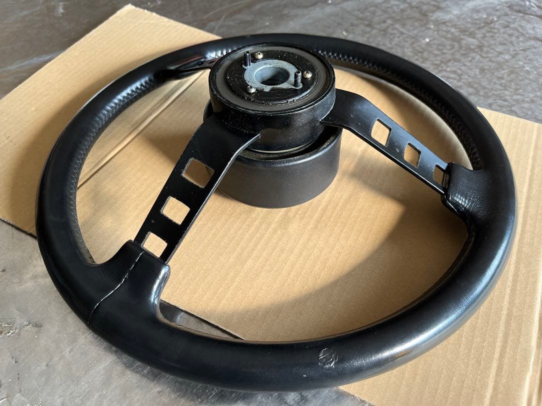 ダットサンコンペレプリカステアリングホーンボタン付き