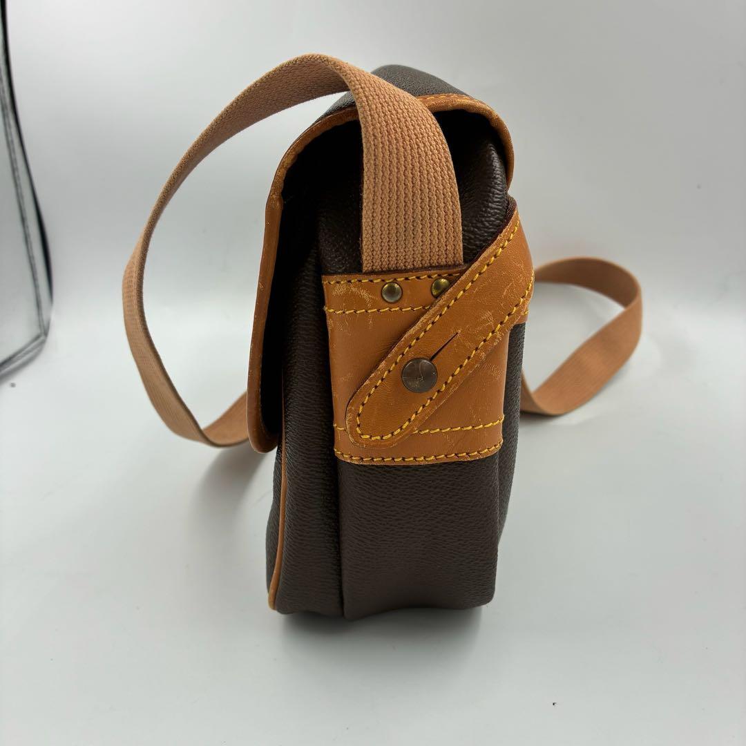 ハンティングワールド ショルダーバッグ メッセンジャー レザー　ブラウン