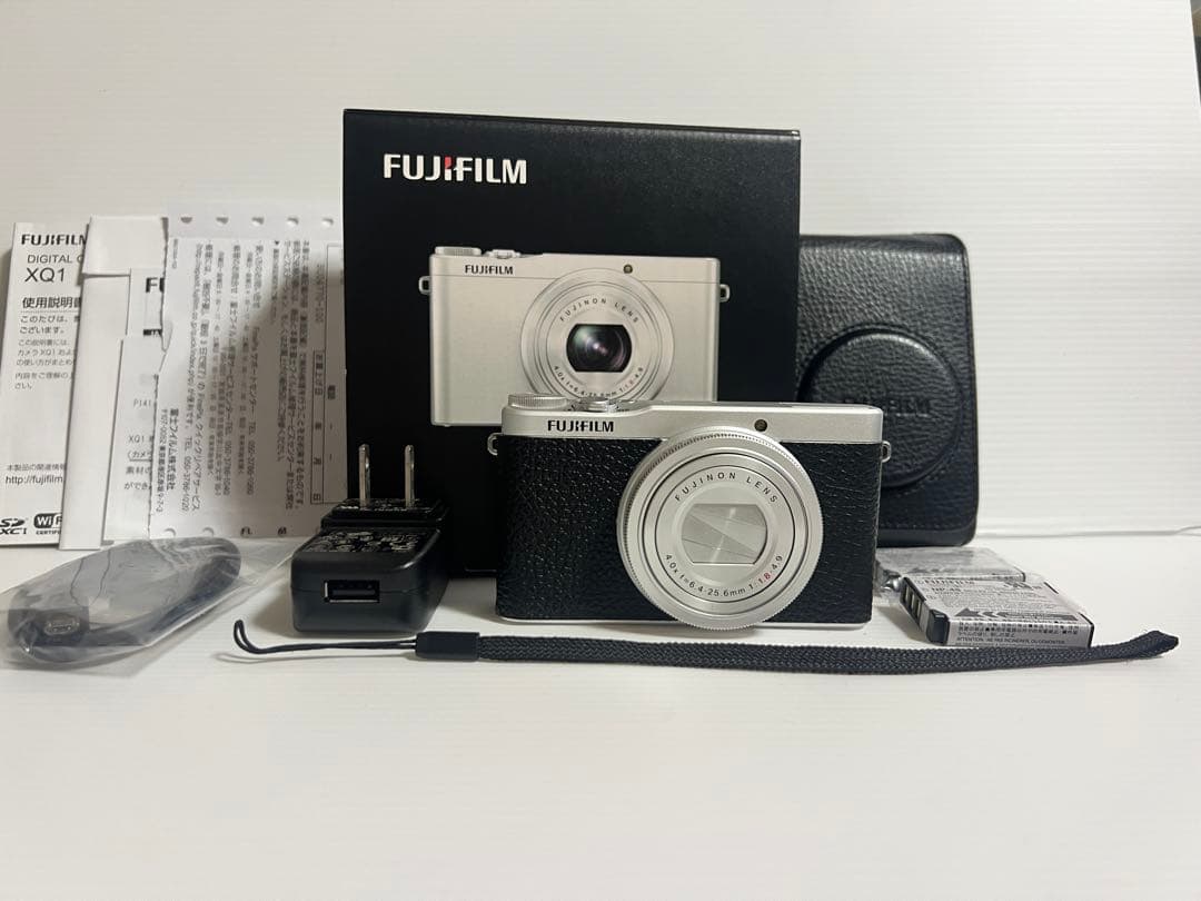 FUJIFILM XQ1 シルバー