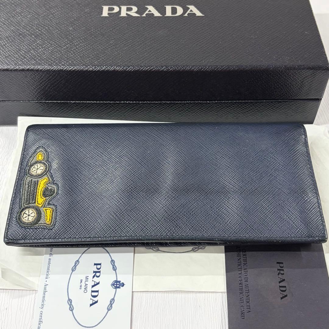 新品同様‼️ プラダ　PRADA 財布　二つ折り　長財布　サフィアーノ　車ワッペン