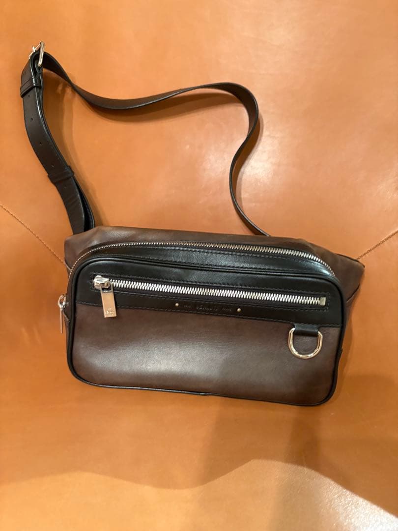 レザー ボディバッグ ブラウン