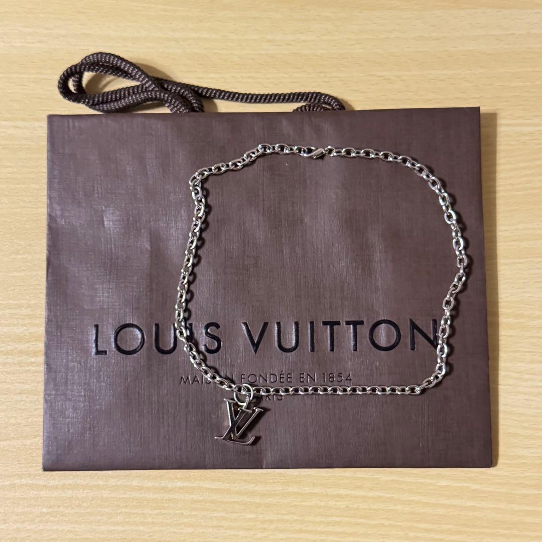 Louis Vuitton ロゴチャーム ネックレス