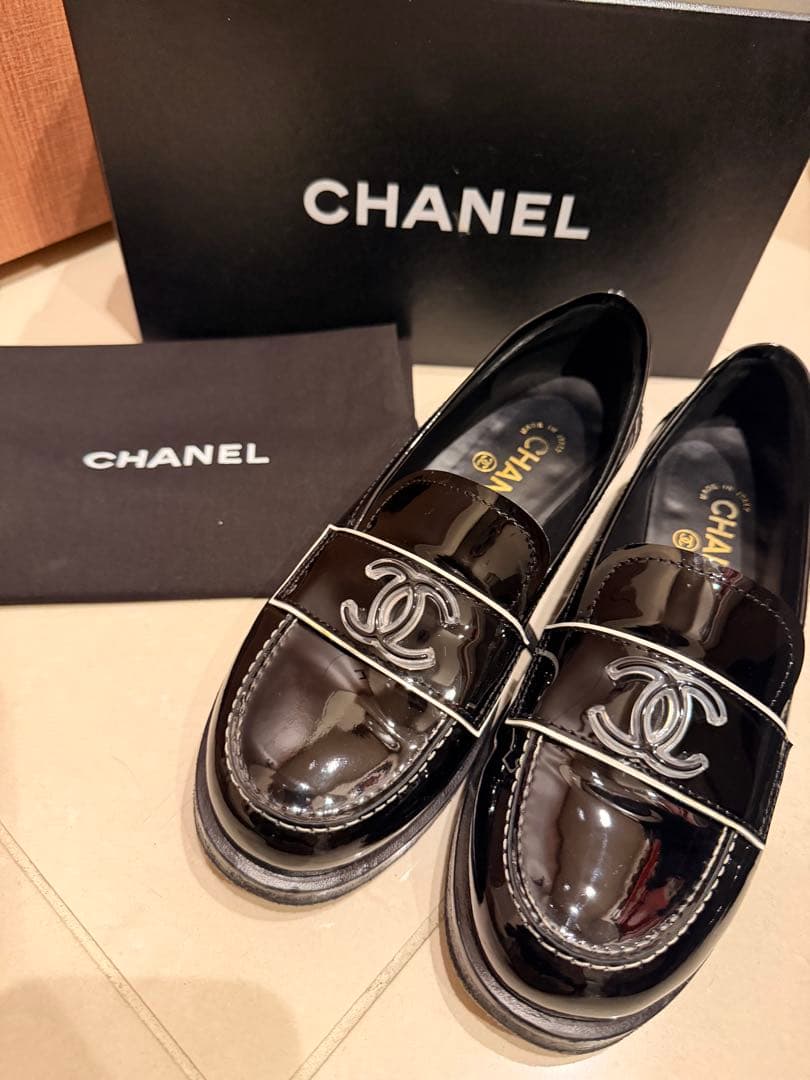 CHANEL エナメル　ブラック ローファー　37