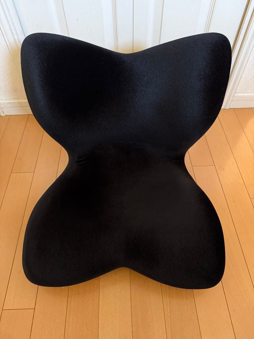 黒いバタフライ型姿勢矯正チェア（style、プレミアムデラックス）