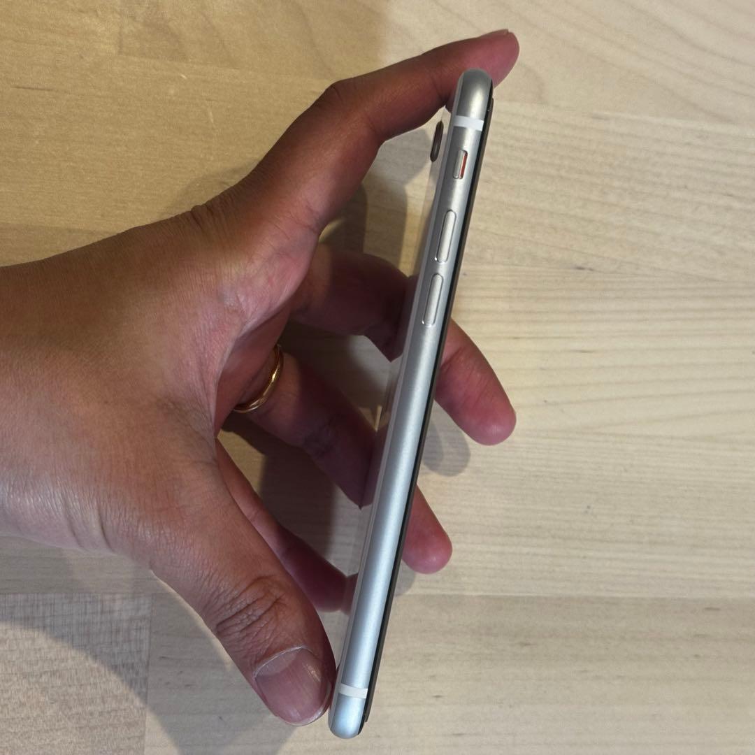 iPhone SE 第二世代 128GB ホワイト　SIMフリー
