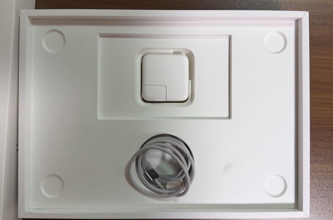 Apple M2 MacBook air 13インチ