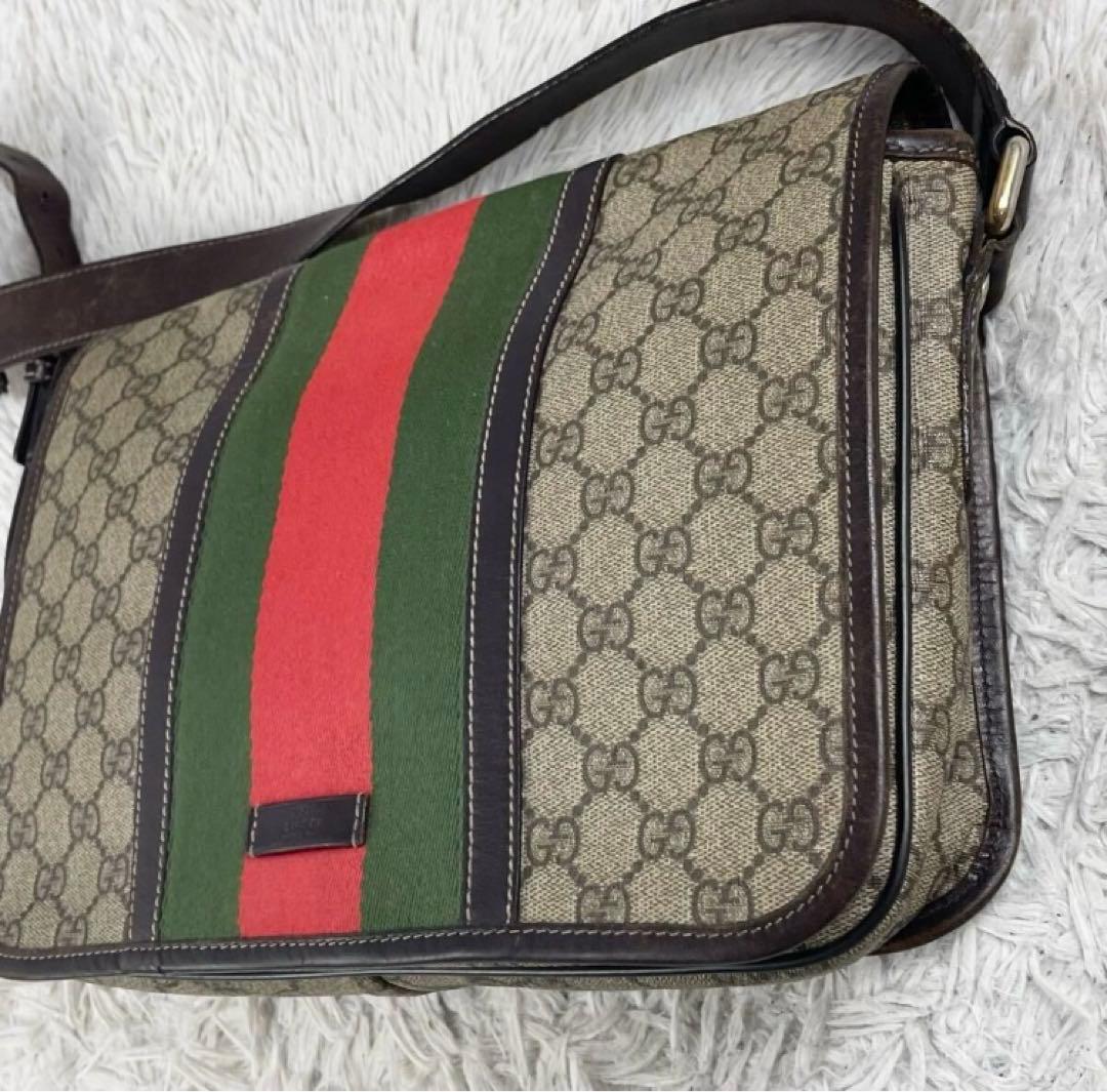 美品 GUCCI ショルダーバッグ クロスボディ メッセンジャー GGスプリーム