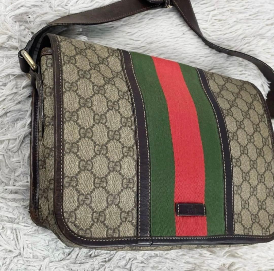 美品 GUCCI ショルダーバッグ クロスボディ メッセンジャー GGスプリーム