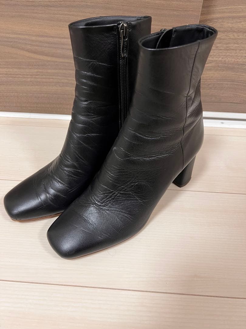 【専用】DIANA レザーショートブーツ