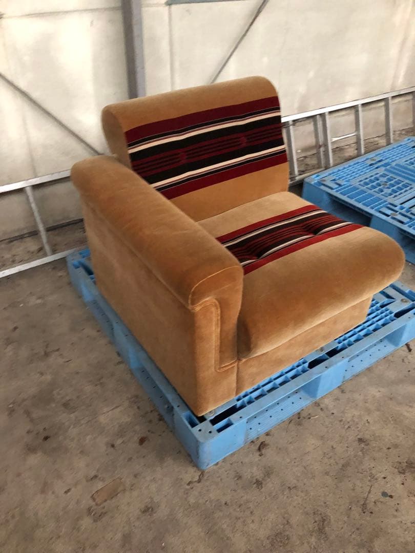 右肘付きソファ