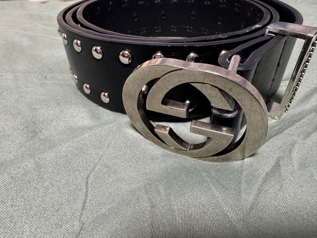 Gucci スタッズ付き 黒レザーベルト