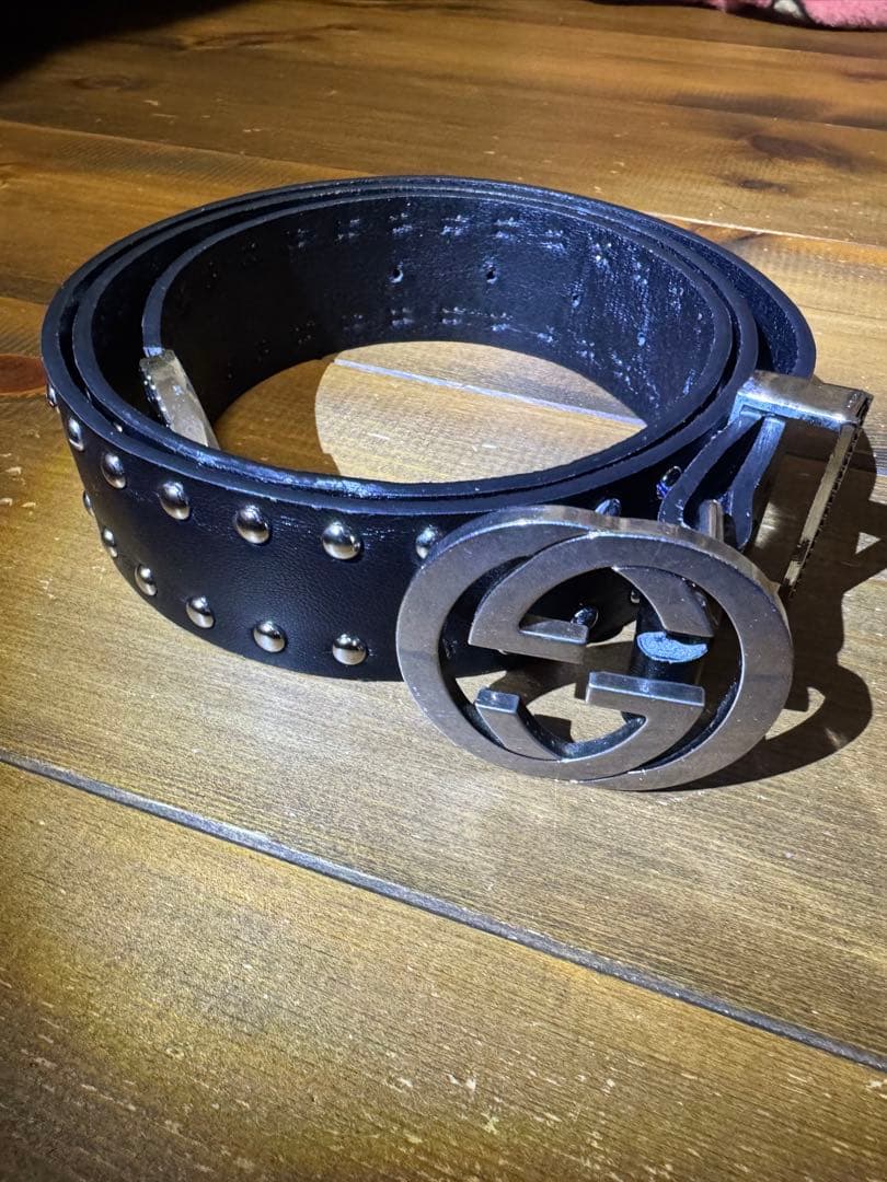 Gucci スタッズ付き 黒レザーベルト