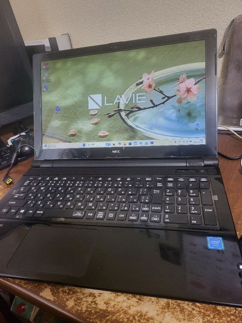 美品 メモリ16GB NEC LAVIE NS150/GAB