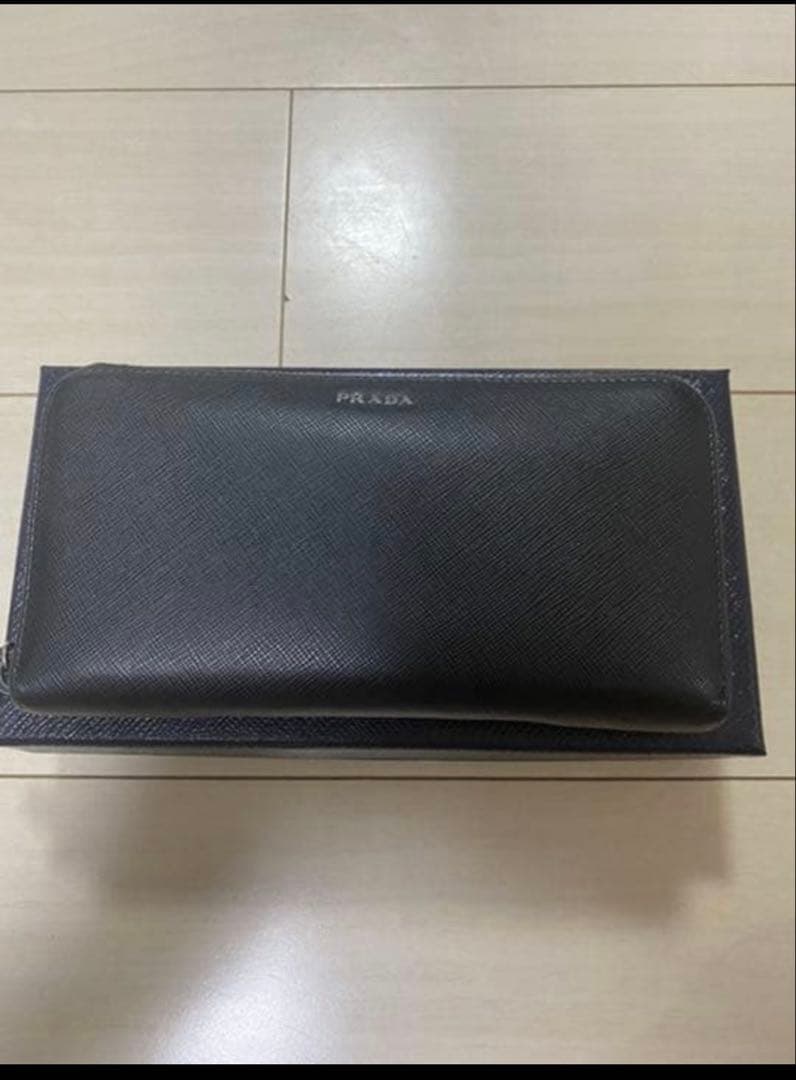 最終値下げ！！PRADA ブラックレザー 長財布