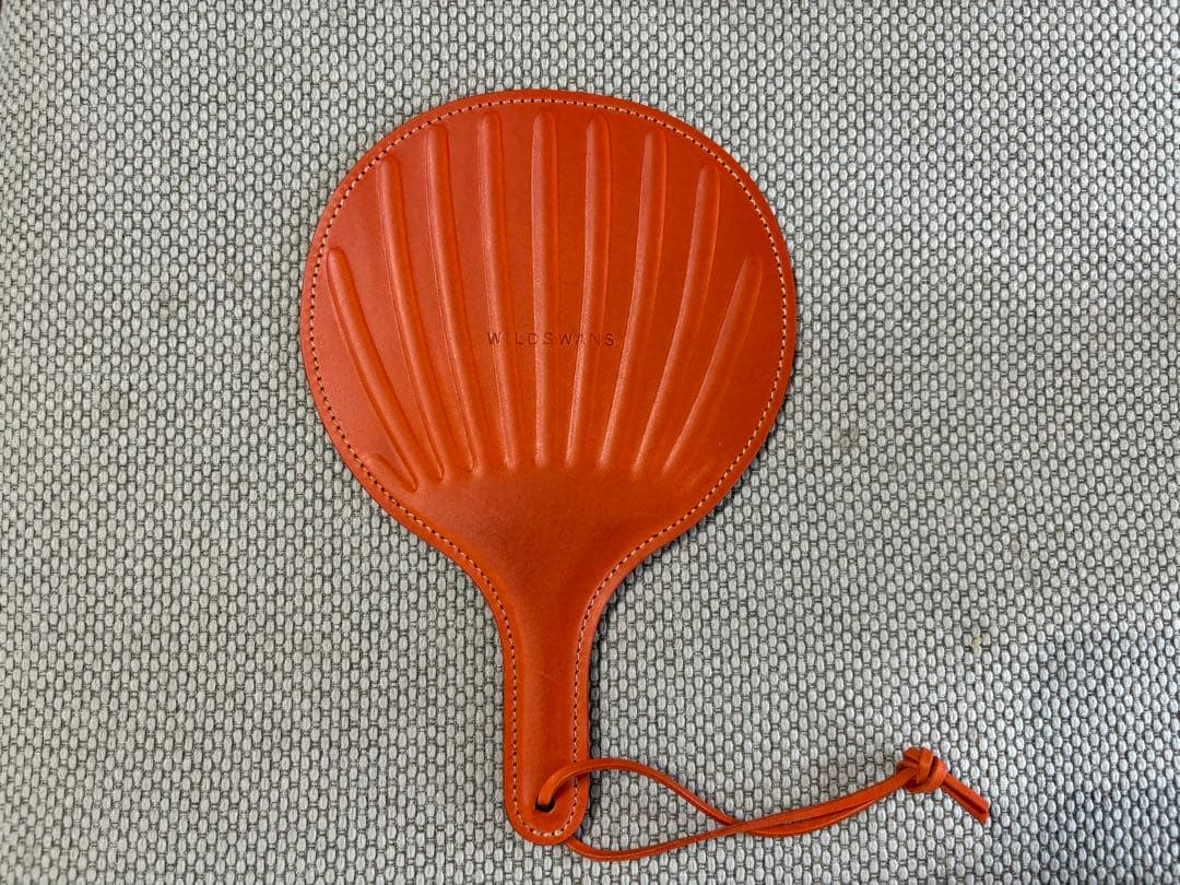 WILDSWANS ワイルドスワンズ　ノベルティ　オレンジレザーうちわ
