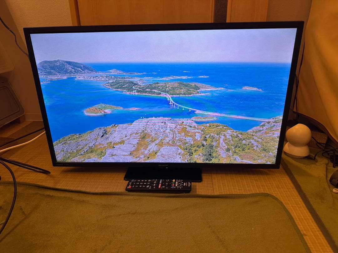 SHARP シャープ　32型　テレビ 2T-C32DE 2022年製　状態綺麗！
