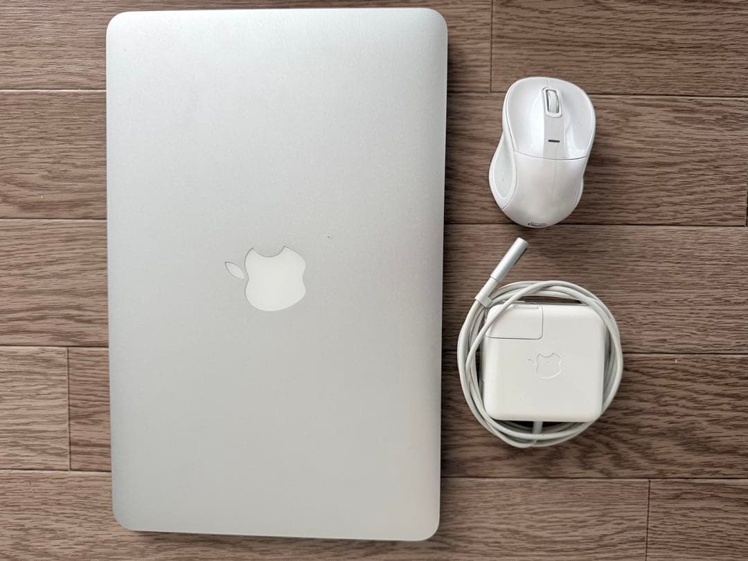 美品　Apple MacBook Air シルバー 充電器