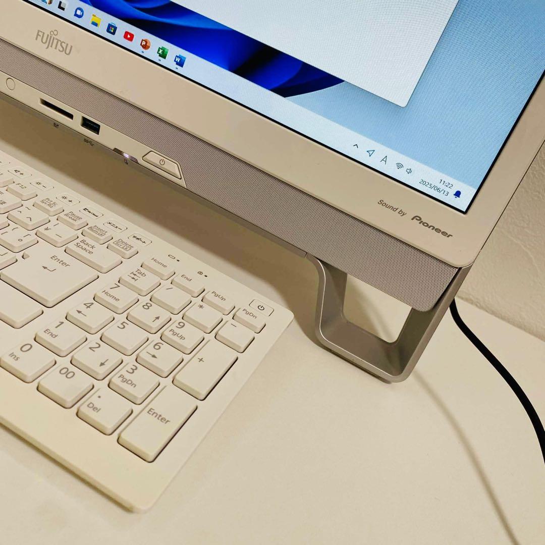 Y660 Fujitsuデスクトップ WEBカメラWindows11オフィス付き