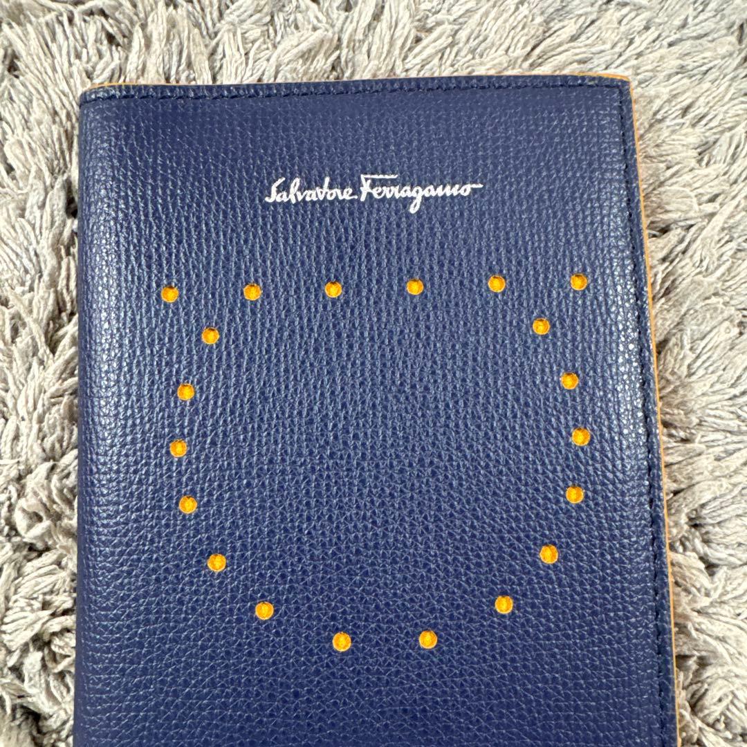 【美品】 Salvatore Ferragamo 天然本皮 パスポートケース