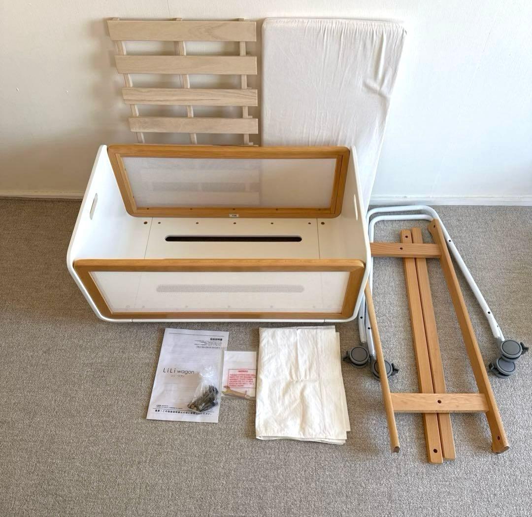 リリワゴン　木製ベビーベッド キャスター付き メッシュデザイン　ホワイト