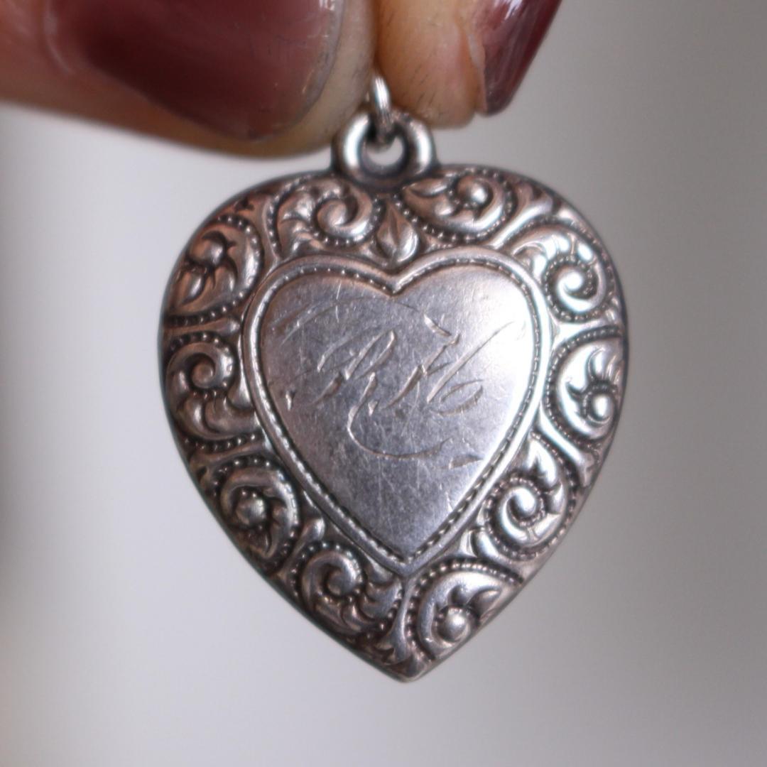 30s　スウィートハートジュエリー　スクロール　シルバー 波　両面　渦巻模様