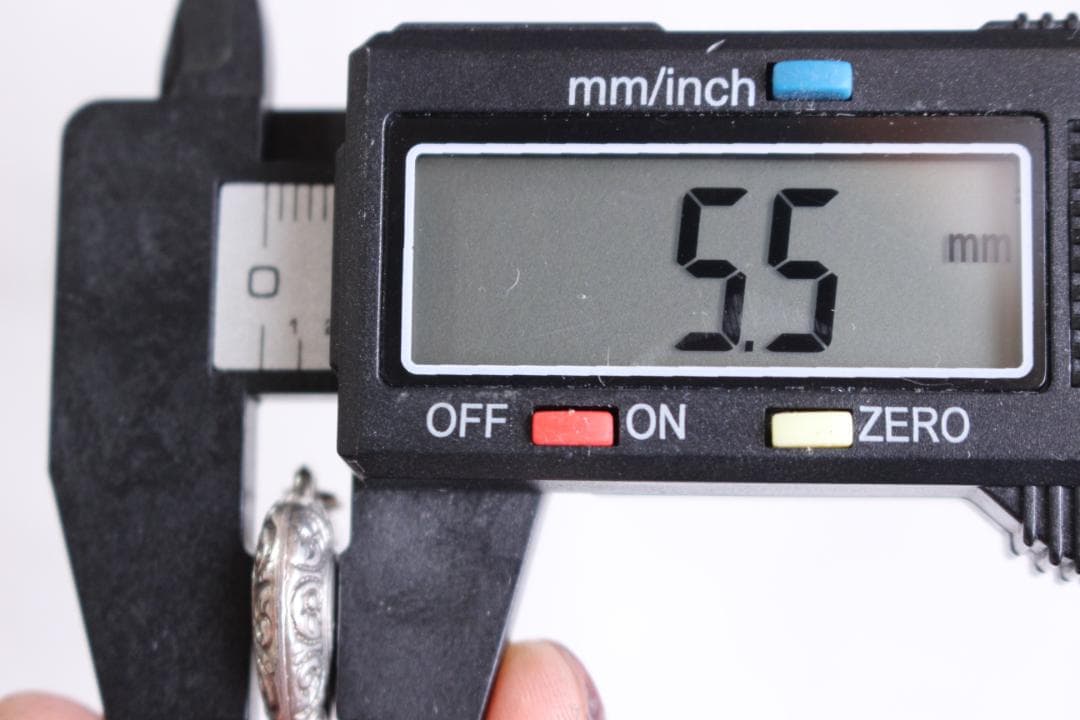 30s　スウィートハートジュエリー　スクロール　シルバー 波　両面　渦巻模様