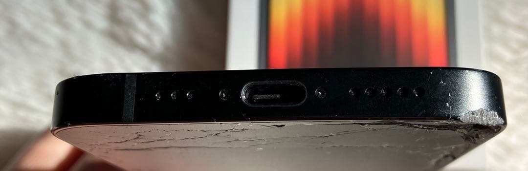 【早い者勝ち】iPhone16e 128GB ホワイト 背面割れあり【即発送】