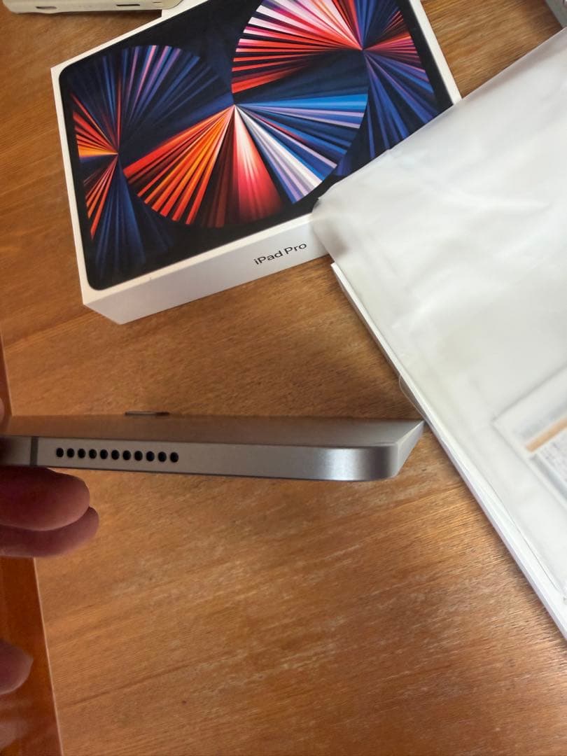 【ほぼ未使用】iPad Pro 12.9 第5世代 512GBセルラー ペン付