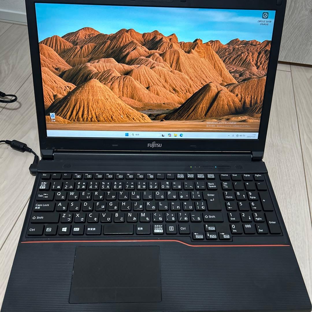 Fujitsu ノートPC Intel Core i3 8GB 112GB