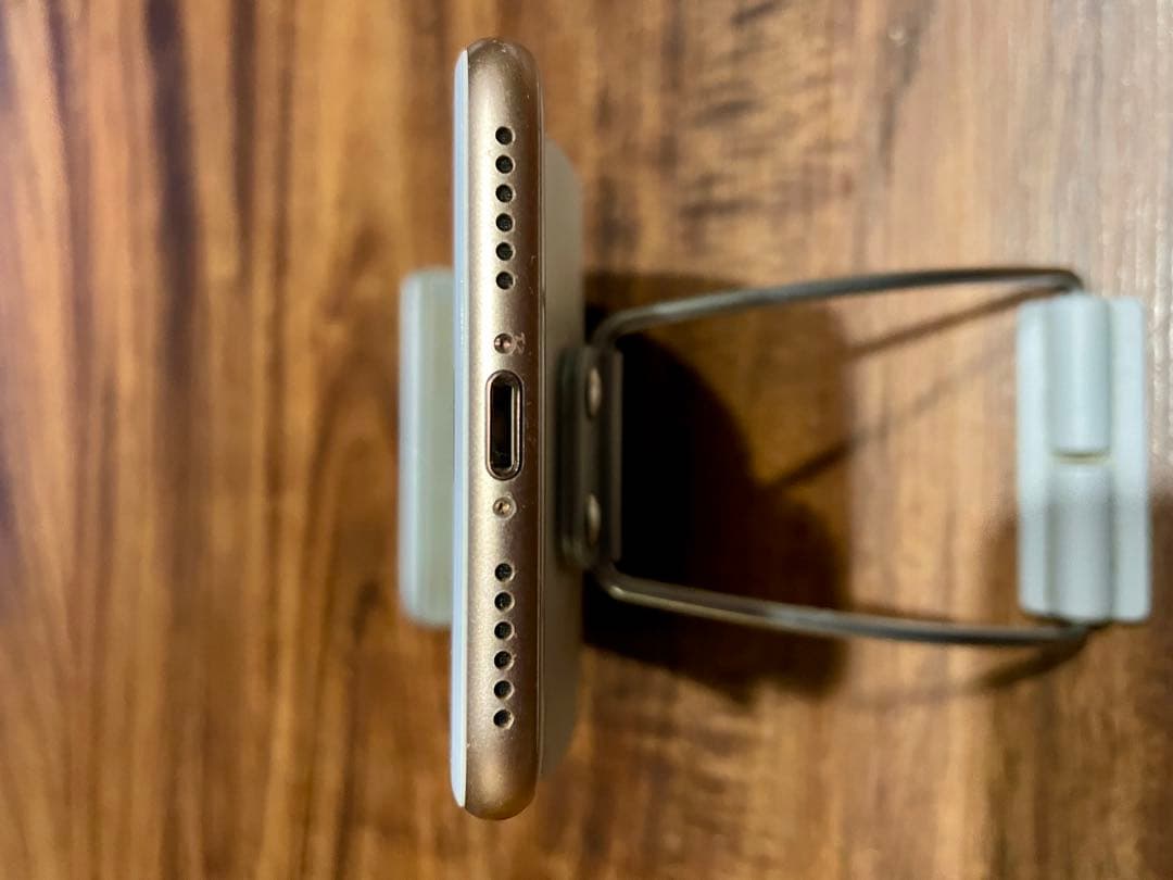 【美品】充電セット付き iPhone 8 ゴールド 64GB 本体 ケース付き