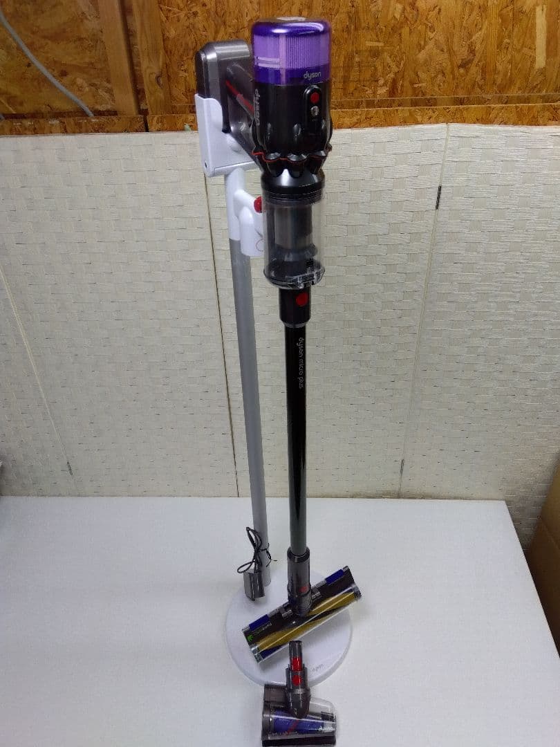 ダイソン Dyson スティッククリーナー本体 SV33 充電スタンド付き