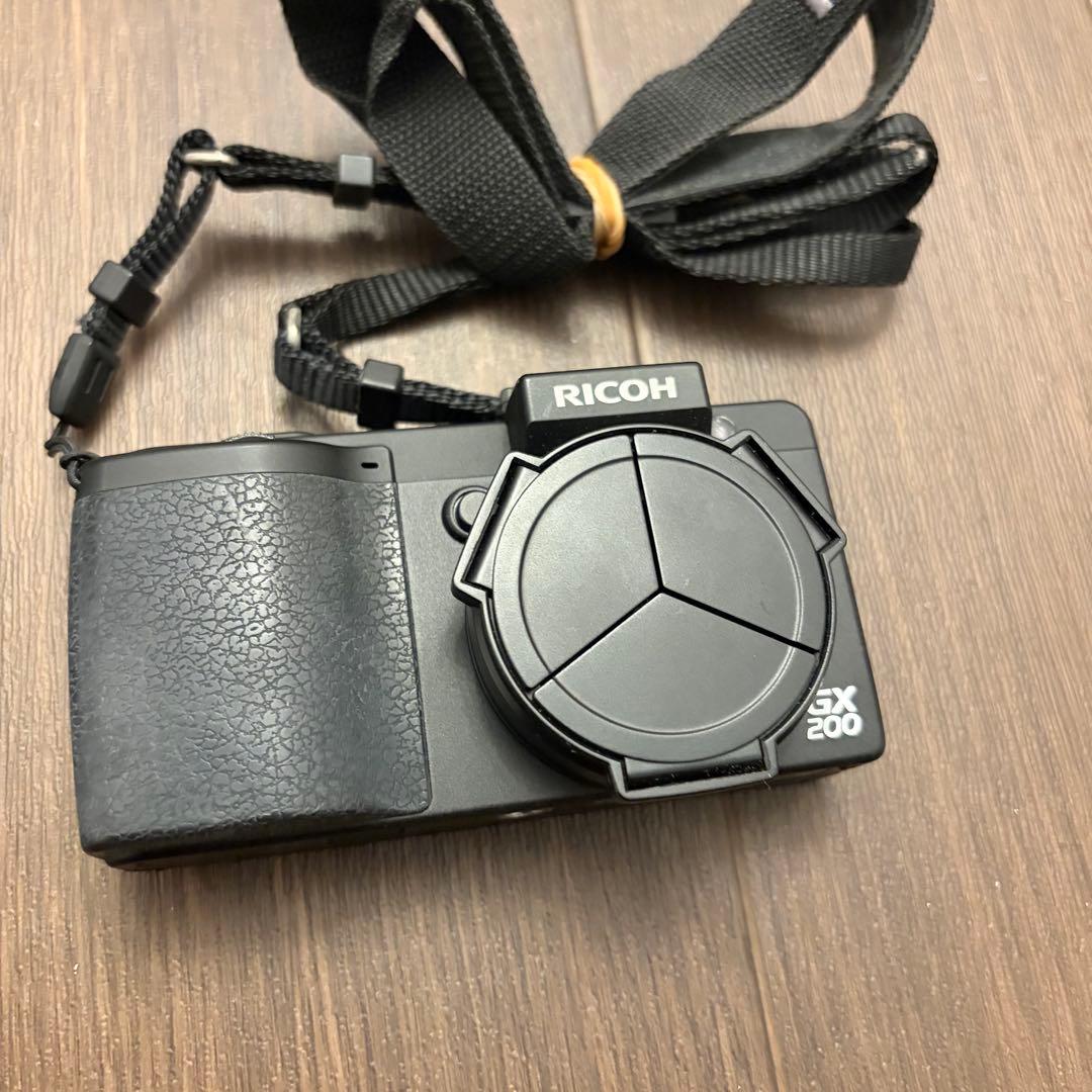 美品　コンパクトデジタルカメラ RICOH リコー GX200
