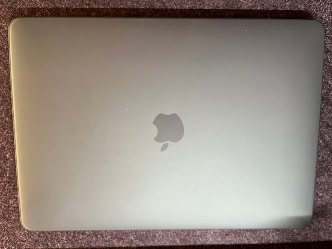 【極美品】　MacBook Air M1 8GB/256GB＋Ankerハブ
