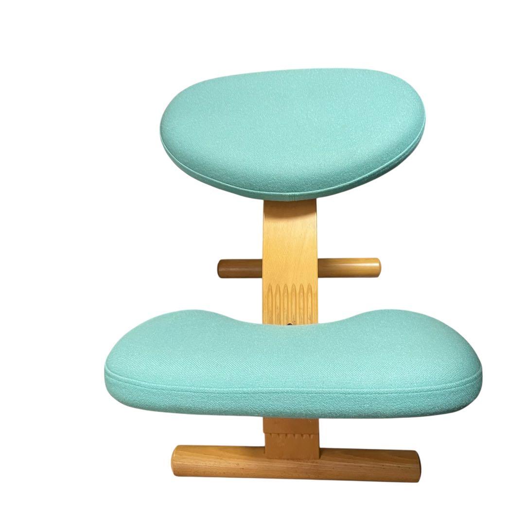 リボ社　バランスチェア　座面カバー付き　姿勢が良くなる椅子　バランスイージー