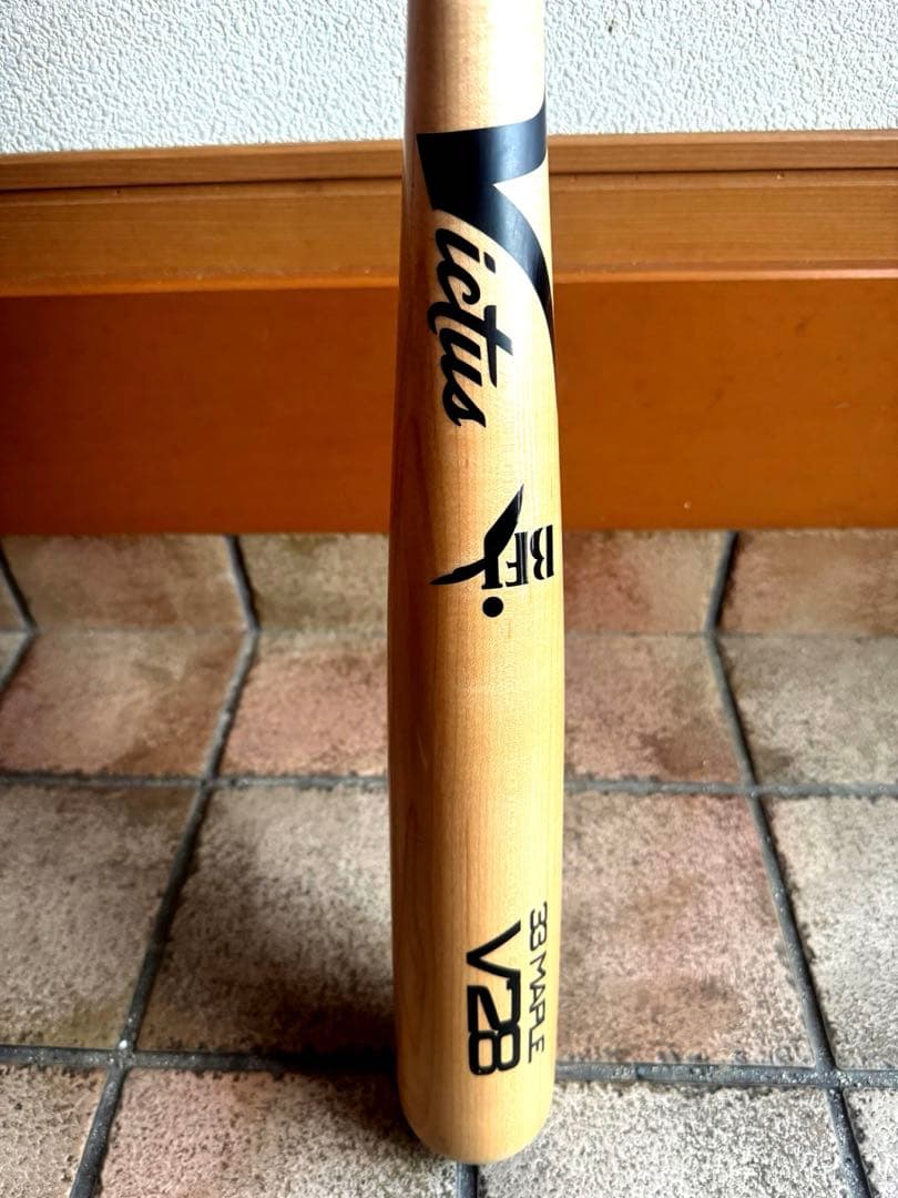 Victus V28 メープルバット 33インチ860g平均　硬式木製　BFJ