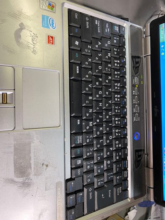 DELLノートパソコンともう一つ付けます。