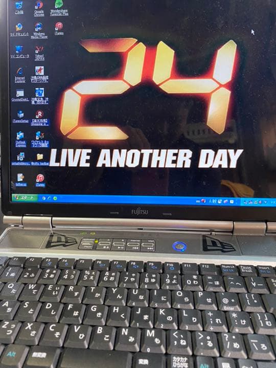 DELLノートパソコンともう一つ付けます。