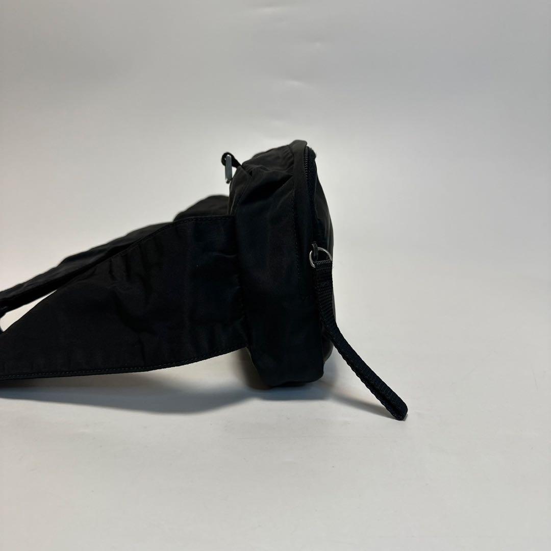 k45【極美品】プラダ　三角ロゴ　ナイロン　ブラック　ウエストバッグ　ショルダー