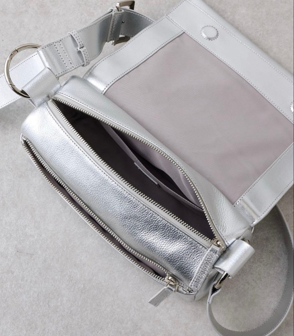 新品　BEARDSLEY ショルダーバッグ レザーボディバッグ 現行　シルバー
