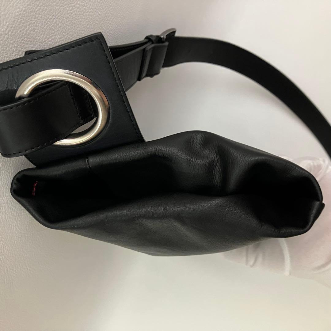 ✨極美品✨ KAWAKAWA ハトメボディバッグ Mサイズ レザー 黒　ブラック