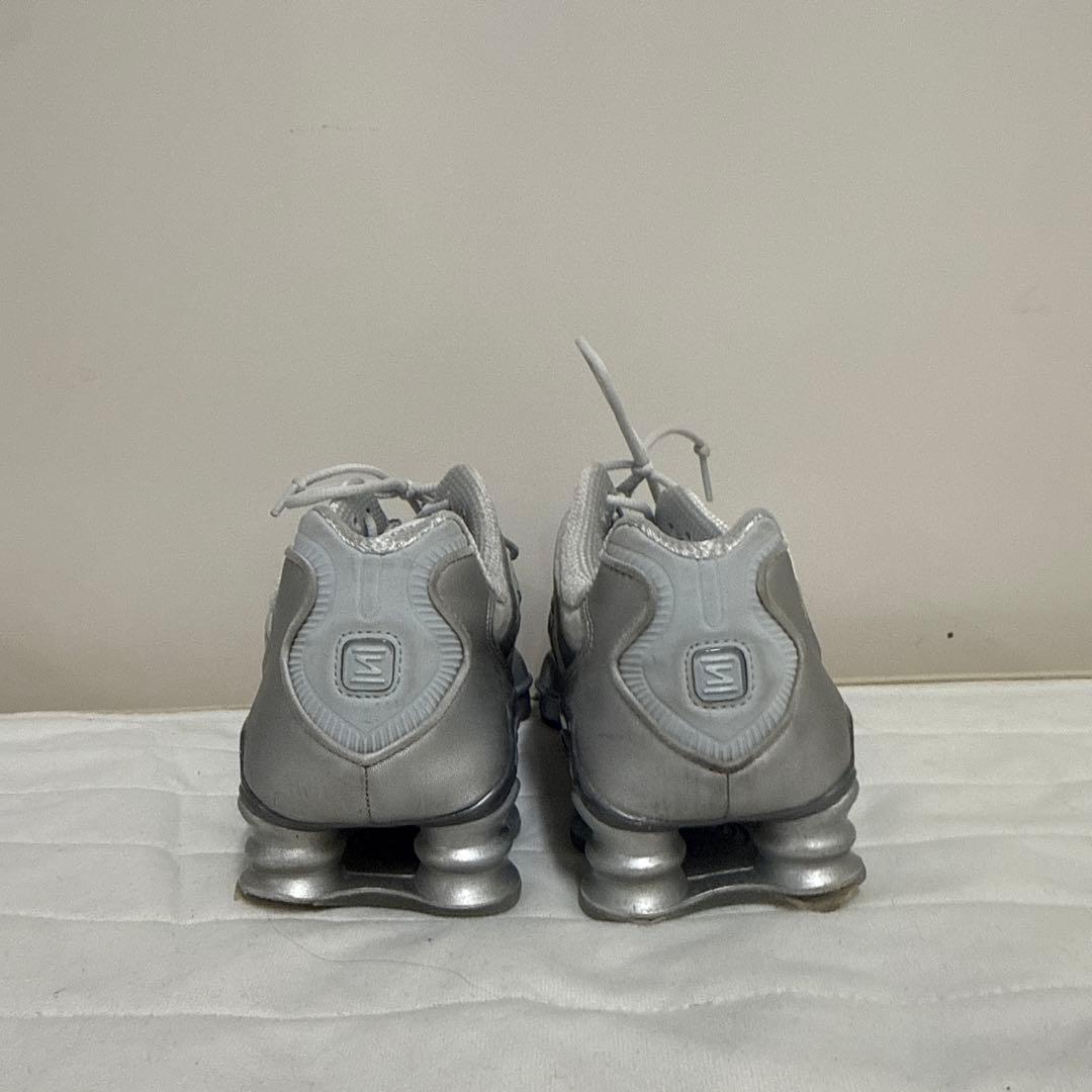 Nike Shox グレー ランニングシューズ