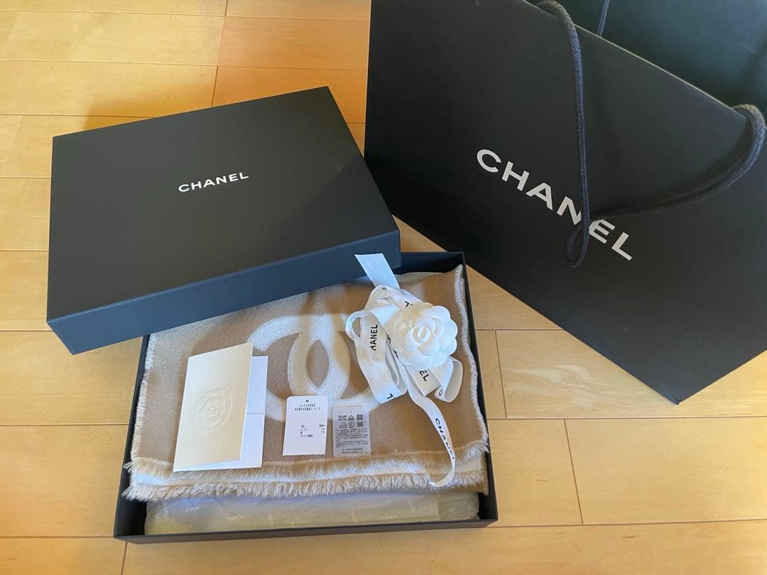 CHANEL ベージュ ロゴマフラー【最終値下げ】